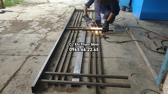 Thợ làm lan can ban công sắt, lan can inox giá rẻ tại Hà Nội