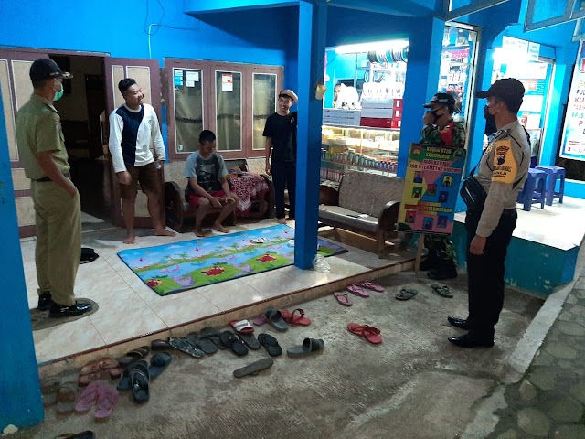  Koramil 12/Bendosari Bersama Polsek Dan Satpol-PP Kec. Bendosari, Tetap Semangat Ingatkan Warga Tentang Prokes 5M 