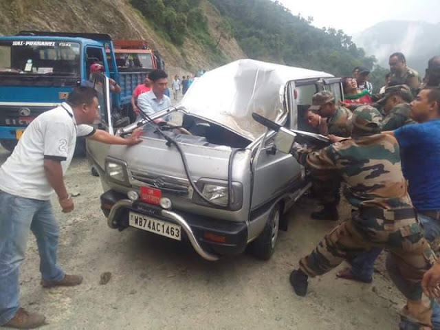 Falling boulder kills Cinchona Manager - 2 dead1 injured in NH10 landslide disaster