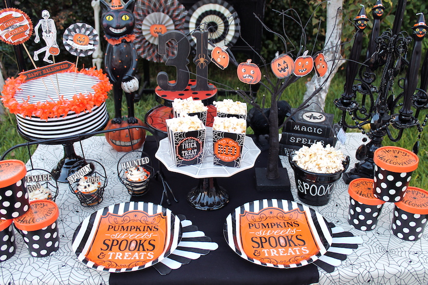 LAURA'S little PARTY: Ideas for throwing a vintage themed halloween party
