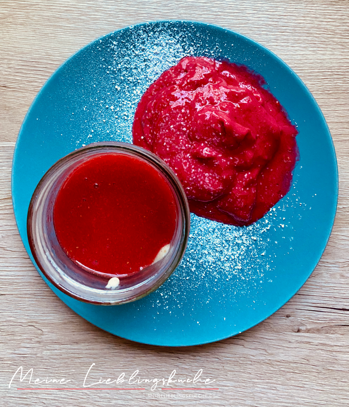 Mandel-Creme mit Himbeeren-Topping