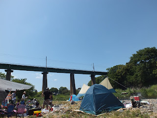 飯能の河原から見える鉄橋