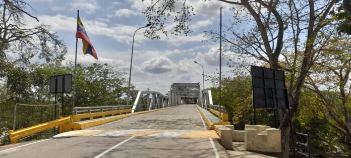 Sigue inhabilitado el paso vehicular por el puente internacional José Antonio Páez