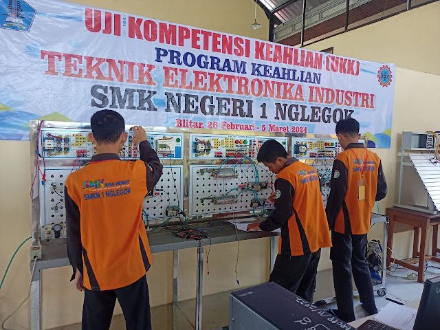 Teknolab Dipercaya Menjadi Asessor Eksternal dalam Uji Kompetensi Keahlian (UKK) Teknik Elektronika Industri di SMK Negeri 1 Nglegok