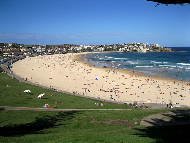 objek wisata pantai bondi australia