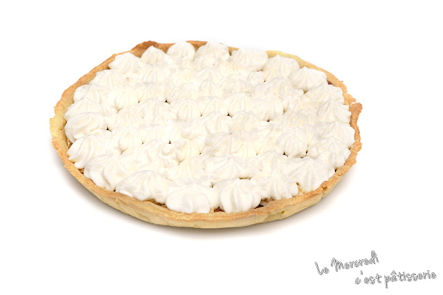 Tarte au chocolat au lait, noisettes et chantilly