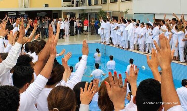 Bautismo de nuevos cristianos en Irán