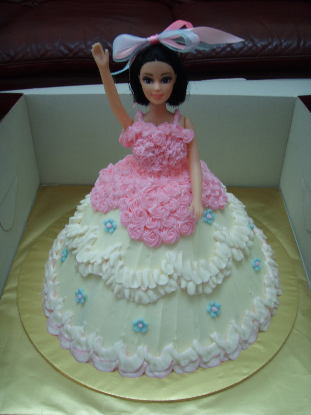 JUST A CAKE: HAPPY BIRTHDAY MARYAM HILWA