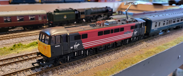 Hornby Class 86 Virgin livery