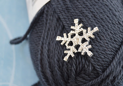 future gray snow flake button band hat https://www.etsy.com/shop/JeannieGrayKnits