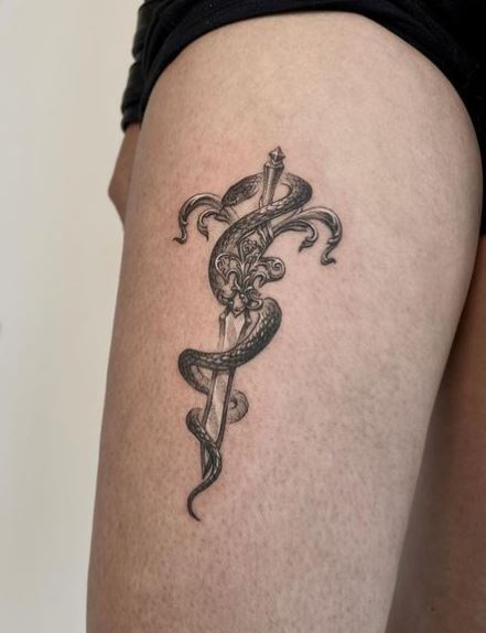 Tatuagem de Cobra - 156 ideias femininas para inspirar vocês