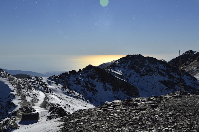 Droga na szczyt Pico Veleta w Sierra Nevada w śniegu i przy mocnym wietrze + informacje praktyczne