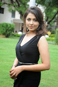 Madhu Shalini glam pics-thumbnail-4