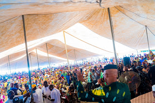 Governor of Ogun State, Dapo Abiodun, with supporters of the People's Democratic Party (PDP) who declared support for the All Progressives Congress (APC) in the state at the forthcoming general elections
