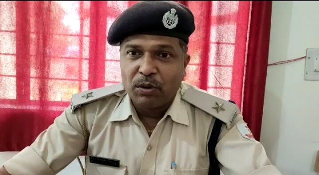 नकली शराब को असली शराब बना कर बेचने वाले गिरोह का हुसैनाबाद पुलिस ने किया उद्भेदन, एक आरोपी गिरफ्तार--संवाददाता विकास कुमार की रिपोर्ट