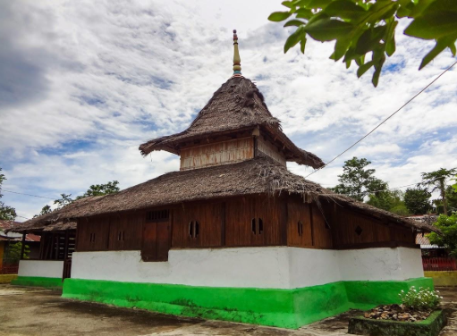 Wisata Sejarah di Mesjid Tua Wapauwe Kaitetu, Kota Ambon