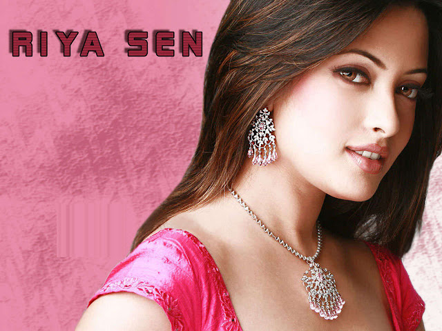 High Quality Hot Actress Riya Sen Wallpapers