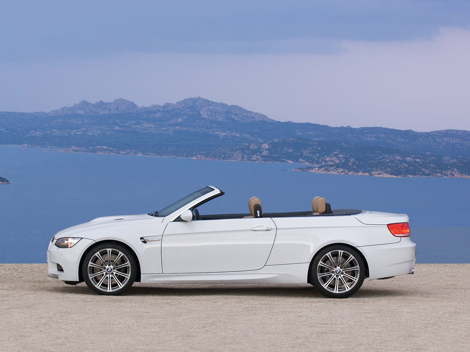 Auto Trends Magazine: 2009 BMW M3 Convertible Car Desktop Wallpapers