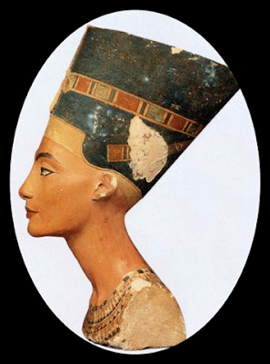 Existe un misterio sin desvelar acerca del famoso busto de Nefertiti Misterio del busto de Nefertiti: falsificación