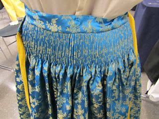 Detalle espalda falda baturra