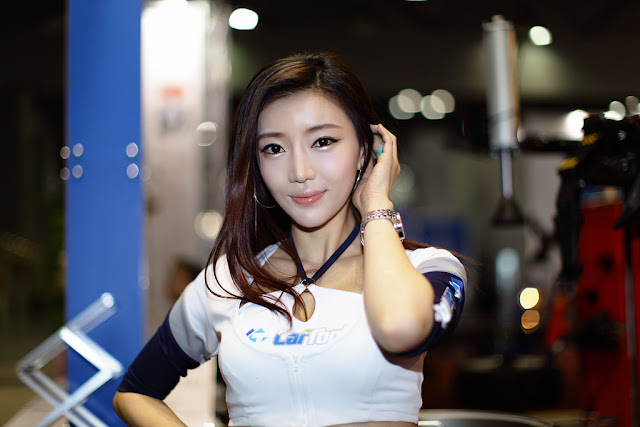 1 Shin Hae Rim - Automotive Week 2012-very cute asian girl-girlcute4u.blogspot.com