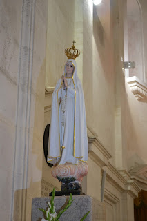 foto da imagem de Nsa Senhora de Fátima dentro da Basílica de Fátina