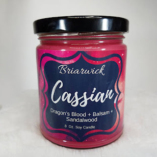 https://www.etsy.com/es/listing/558332504/cassian-8-oz-candle-inspired-by-a-court?ga_order=most_relevant&ga_search_type=all&ga_view_type=gallery&ga_search_query=a%20court%20of%20thorns%20and%20roses&ref=sr_gallery-3-8