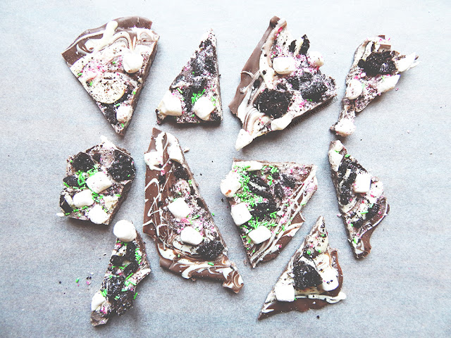 Hot Chocolate Christmas Bark || Blogmas