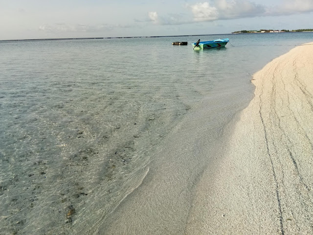 foto-foto pantai Gulhi eksotis, pantai bikini di Gulhi maldives, bikini beach di pantai Gulhi Maldive maladewa, pantai pasir putih snorkeling di bikini beach di Gulhi