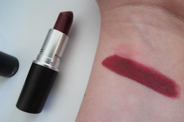 Mac Diva with swatch