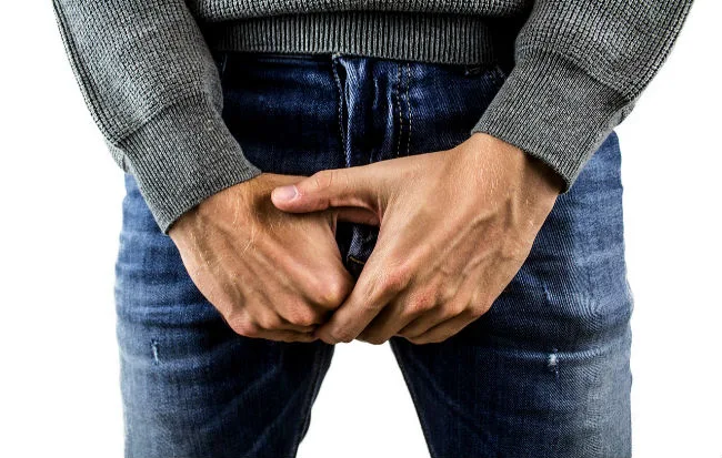 Uomo con disturbi alla prostata