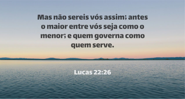 "O Evangelho apresenta, igualmente, a mais elevada fórmula de vida político-administrativa aos povos da Terra.  Quem afirma que semelhantes serviços não se compadecem com os labores do Mestre não penetrou ainda toda a verdade de suas Lições Divinas.  A magna questão é encontrar o elemento humano disposto à execução do sublime princípio.  Os ideais democráticos do mundo não derivaram senão do próprio ensinamento do Salvador.  Poderá encontrar algum sociólogo do planeta, plataforma superior além da gloriosa síntese que reclama do governante as legítimas qualidades do servidor fiel?  As revoluções, que custaram tanto sangue, não foram senão uma ânsia de obtenção da fórmula sagrada na realidade política das nações.  Nem, por isso, entretanto, deixaram de ser movimentos criminosos e desleais, como infiéis e perversos têm sido os falsos políticos na atuação do governo comum.  O ensinamento de Jesus, nesse particular, ainda está acima da compreensão vulgar das criaturas.  Quase todos os homens se atiram à conquista dos postos de autoridade e evidência, mas geralmente se encontram excessivamente interessados com as suas próprias vantagens no imediatismo do mundo.  Ignoram que o Cristo aí conta com eles, não como quem governa tirânica ou arbitrariamente, mas como quem serve com alegria, não como quem administra a golpes de força, mas como quem obedece ao Esquema Divino, junto dos seres e coisas da vida.  Jesus é o Supremo Governador da Terra e, ao mesmo tempo, o Supremo Servidor das criaturas humanas." - Francisco Cândido Xavier e Emmanuel