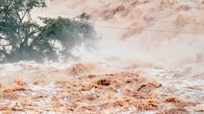 ದಾಖಲೆ ಮಳೆಯ ದುಷ್ಪರಿಣಾಮ- ಸಹಜ ಸ್ಥಿತಿಗೆ ಮರಳಲು ಯುಎಇ ಪ್ರಯಾಸ