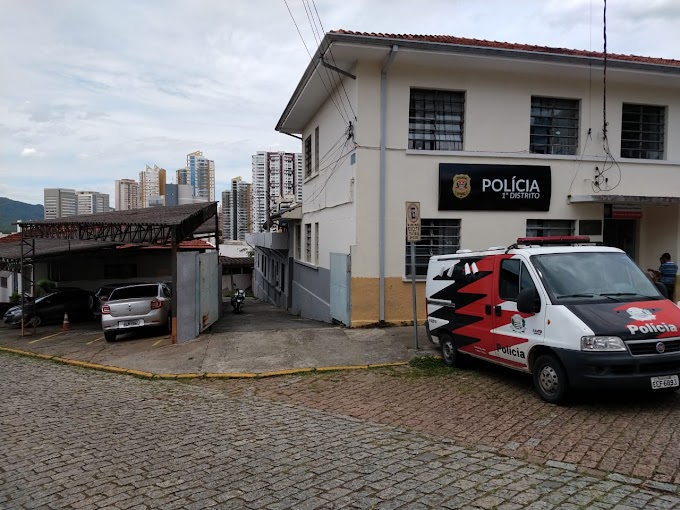 COMERCIANTE FAZ DISPAROS PARA O ALTO NA FRENTE DO SEU DEPÓSITO COM PISTOLA AUTOMÁTICA DO PARAGUAI E VAI PRESO