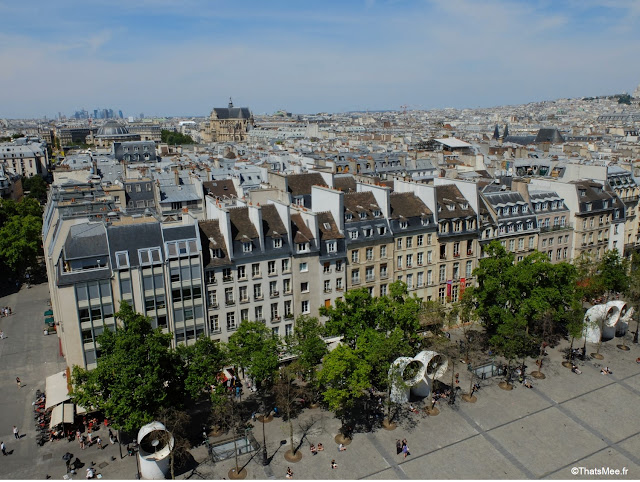 Vue du Parvis de Beaubourg centre George Pompidou Paris