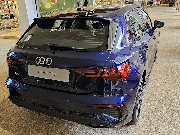 Audi A3 Sportback Performance Black 2023 Azul Navarra: preço, detalhes e ficha técnica