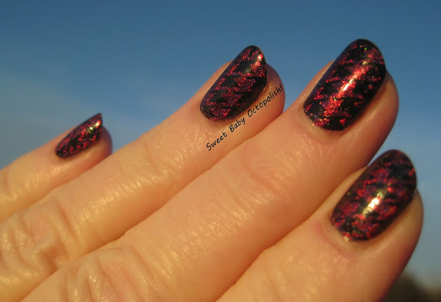 Red & Black Houndstooth Nail Art