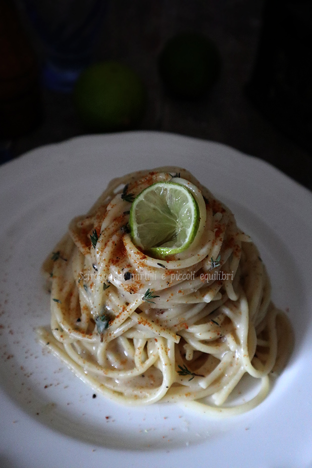 Spaghetti al pecorino, lime, bottarga e timo