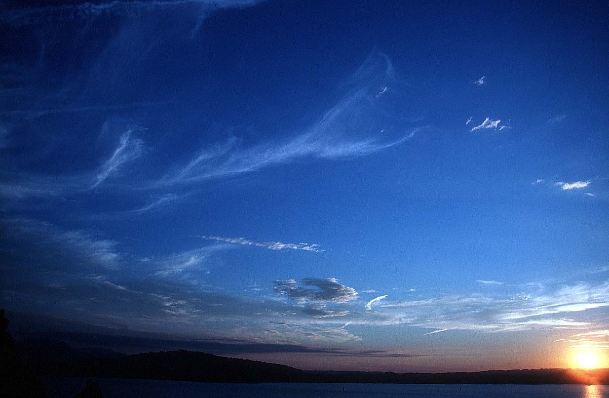 Cielo vida Senja dan Biru