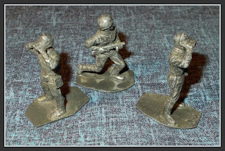 1:32nd Scale Toy Soldiers; 40mm Figures; 54mm Toy Soldiers; Airfix Commandos; Airfix Copies; Airfix Piracies; Airfix Russian Infantry; Airfix Toy Soldier; Britains Copies; Britains Deetail; Commandos; Deetail Germans; Deetail Mortar Team; Die Cast Toy Soldiers; Diecast Toy Accessories; Ertl; Esci; German Infantry; German Mortar Crew; Made In Italy; Polistil; Polytoys; Russian Infantry; Small Scale World; smallscaleworld.blogspot.com;