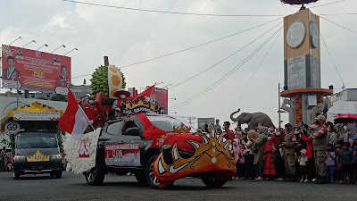 Meriahkan Festival Kendaraan Hias, Sukadanaham Angkat Tema Icon Tugu Duren 