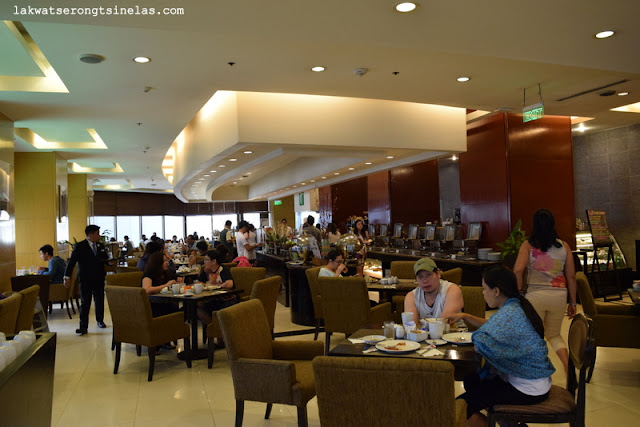 RAINY WEEKEND STAYCATION AT HOLIDAY INN MANILA GALLERIA