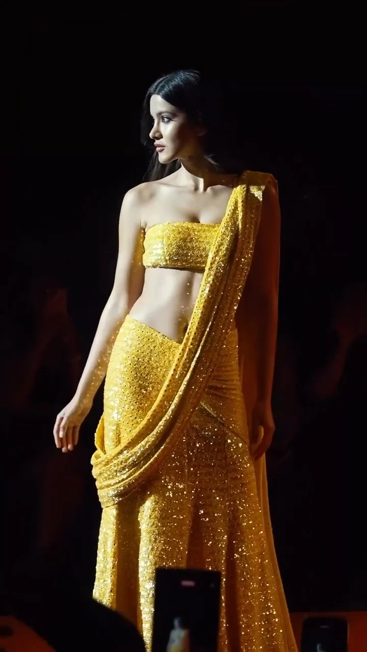 Shanaya Kapoor yellow saree tiny blouse slim figure