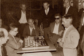 Partida de ajedrez en el Casino dels Nois de Sant Felíu