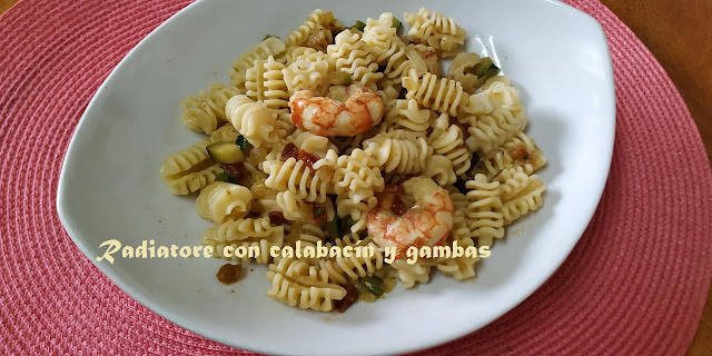 RADIATORE CON CALABACÍN Y GAMBAS.