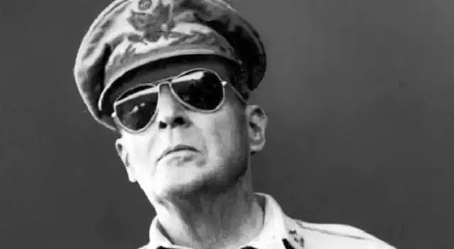 Στρατιωτικός Douglas MacArthur  (Ντάγκλας Μακάρθουρ)για το κύμα των UFO  του 1957