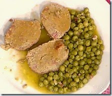 Polpettone con contorno di piselli e pancetta