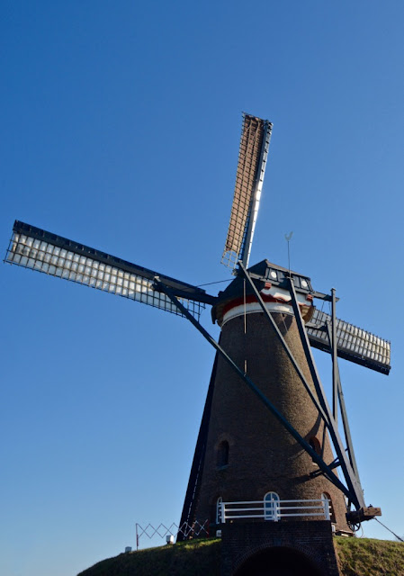 Vincent Van Gogh, Etten-Leur, Nuenen, Zundert, Den Bosch, Noordbrabants Museum Den Bosch, De Aardappeleters, The Van Gogh, Zadkine, Collse Watermolen, Opwettense Watermolen, De Lindehof Nuenen, Pollevie Den Bosch, Bossche Bol, Fietsroute Van Gogh Noord-Brabant, Vincentre, Nuenen Ville, Van Gogh kerk Nuenen, Van Goghkerk Etten-Leur, de Aardappeleters in 3D in Nuenen van Peter Nagelkerke, De Roosdonckmolen Nuenen, La Trappe, Zundert trappist, van gogh fietspad Daan Roosegaarde, moeierboom nuenen