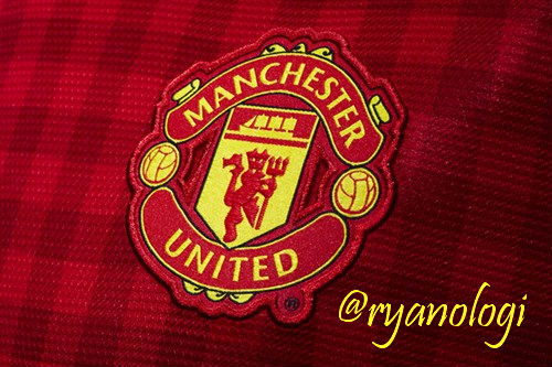 Kostum Terbaru Manchester United 2012/2013