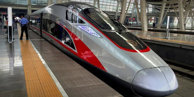 Image Attribute: A CR400AF trainset waiting for departure at Beijing South Railway Station (G1) to Shanghai Hongqiao in September 2017 / Source: Wikipedia